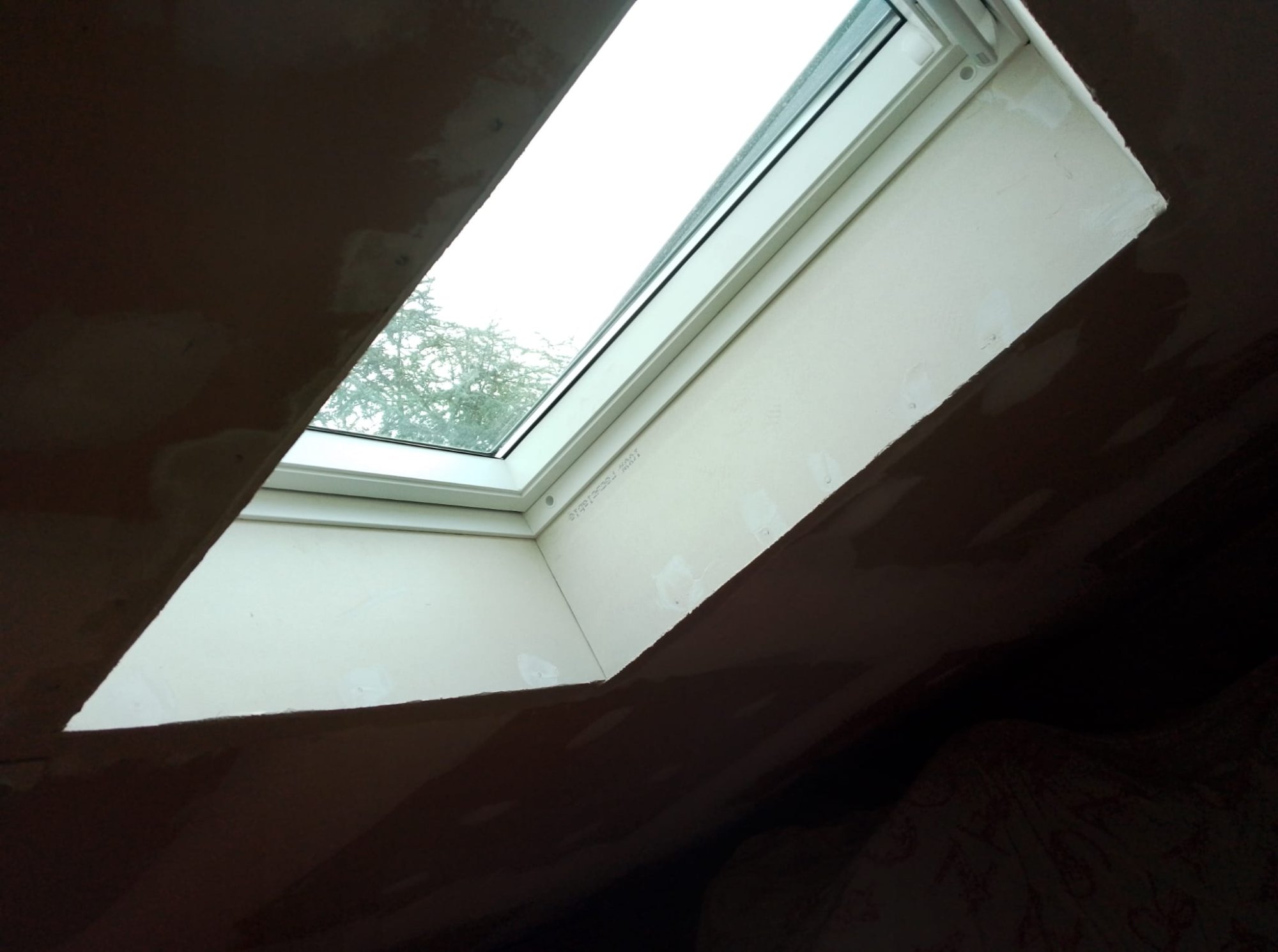 Velux posé intérieur Nantes – ABCD Couverture